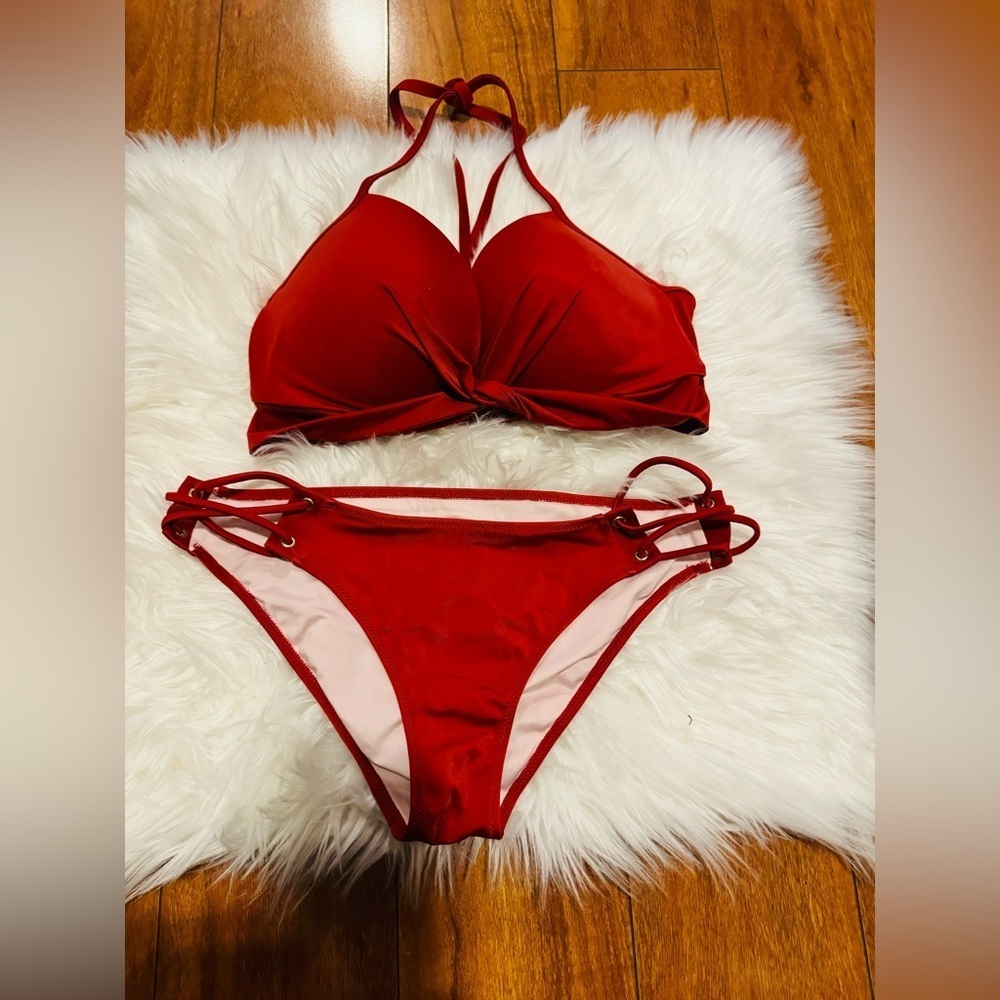 SHADE & SHORE woman swimming bikini